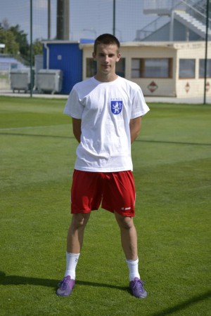  Meno : Christian Libic Dátum nar . : 31.8. 1996 Post : obrana Vahy: 67kg Vyska: 185 cm  Prezyvka : lokša 